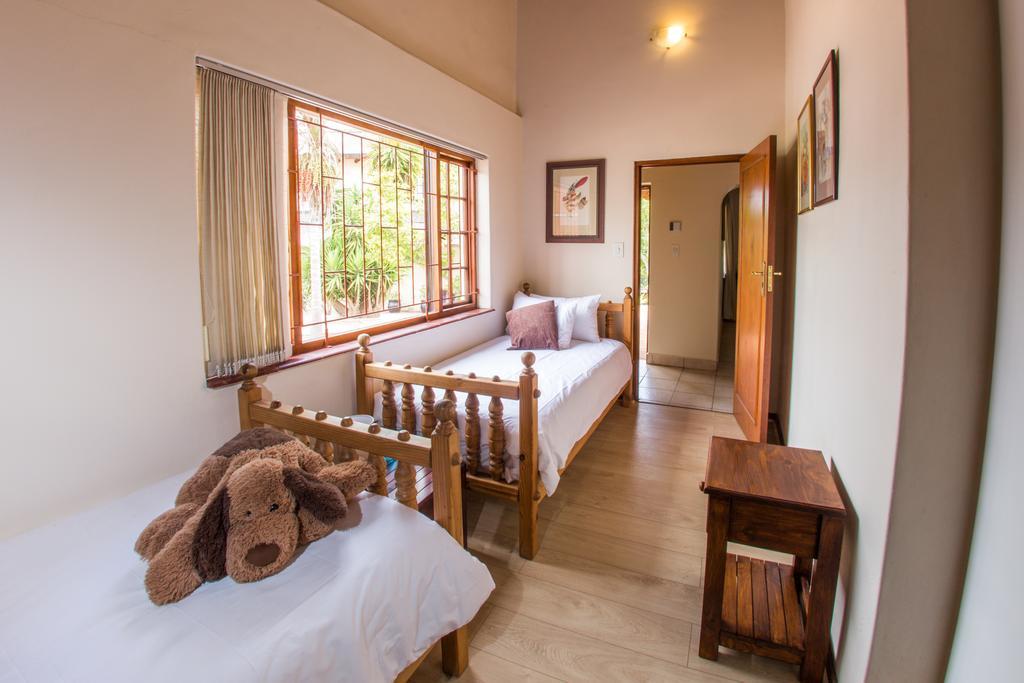 Winelands Villa Guesthouse And Cottages Somerset West Ngoại thất bức ảnh
